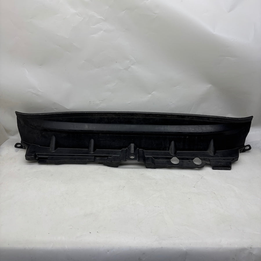 Ford Fiesta Radyatör Üst Kaplama 8A61-A1001A04-A