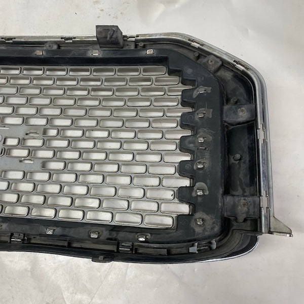 GMC Yukon Denali Ön Panjur 22936420 Orijinal Çıkma En Uygun Oto Parça