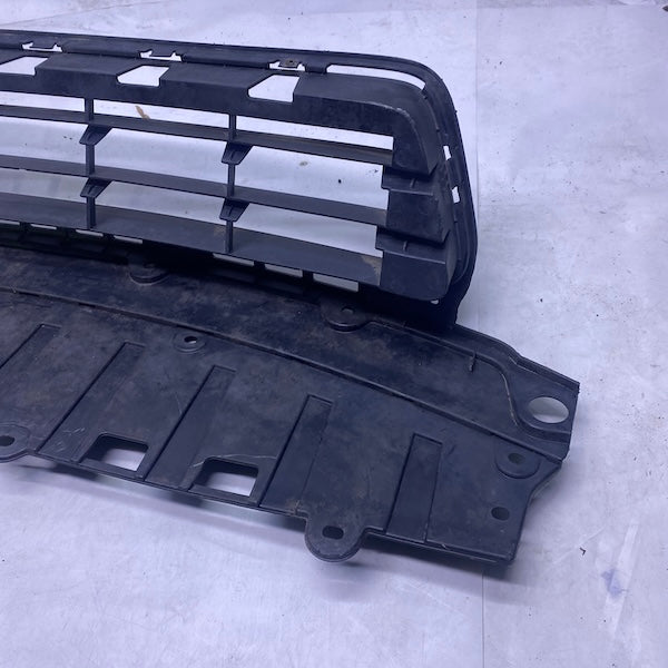 Honda Civic FD6 Ön Tampon Orta Izgara 71107-SNB-90