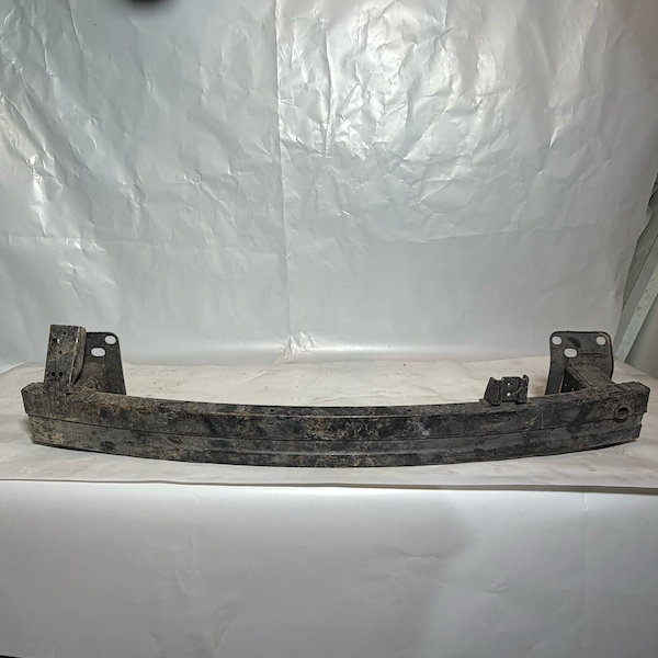 Hyundai Elantra Ön Tampon Demiri Orijinal Çıkma En Uygun Oto Parça