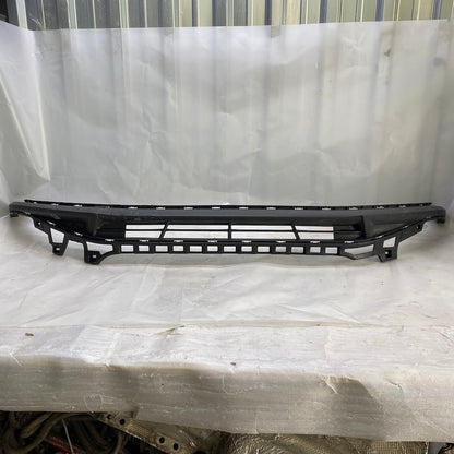 Hyundai i20 ön tampon alt spoiler – orijinal çıkma parça, 86512-Q0000 (2020-2024).