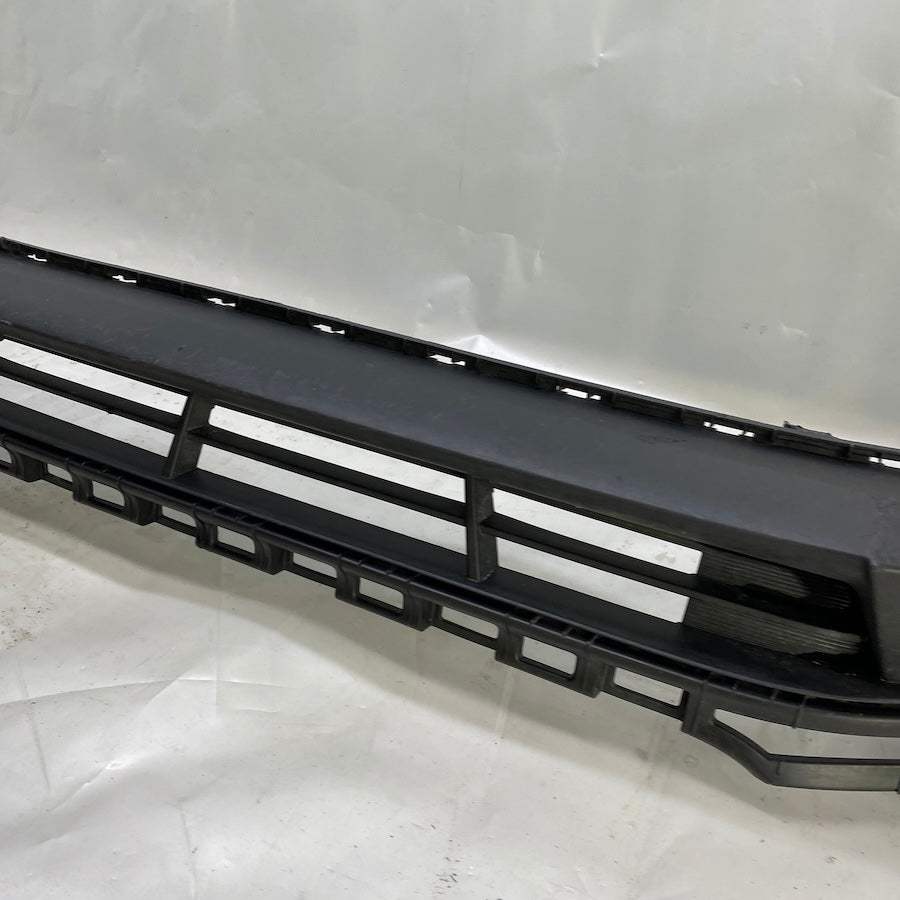 Orijinal çıkma Hyundai i20 ön tampon alt spoiler – 2020-2024 modelleriyle uyumlu.