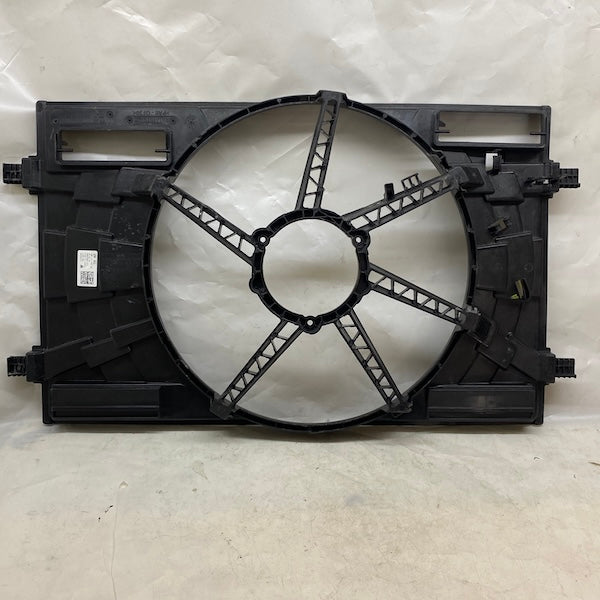 Volkswagen Passat B8,5 Radyatör Fanı 5Q0121203CD Orijinal Çıkma Kasa(davlumaz) En Uygun Oto Parça