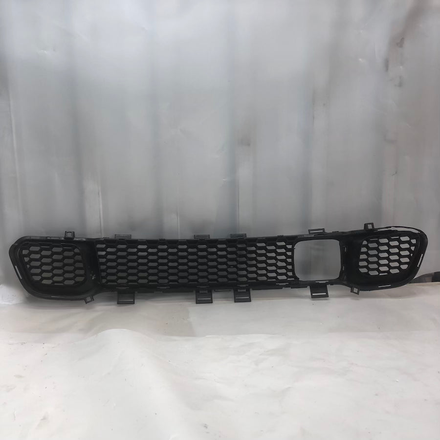 Jeep Cherokee Ön Tampon Orta Izgara Radarlı 68203217AA - En Uygun Oto Parça
