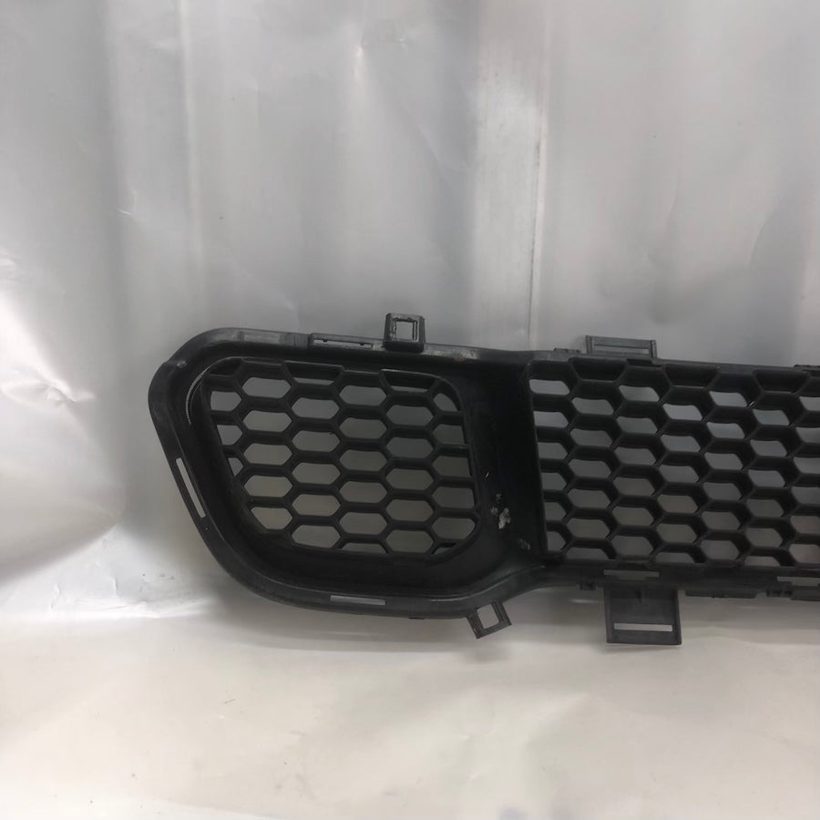 Jeep Cherokee Ön Tampon Orta Izgara Radarlı 68203217AA - En Uygun Oto Parça