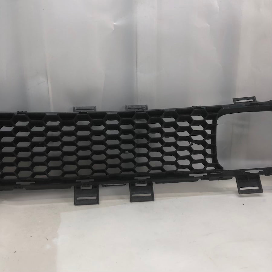 Jeep Cherokee Ön Tampon Orta Izgara Radarlı 68203217AA - En Uygun Oto Parça