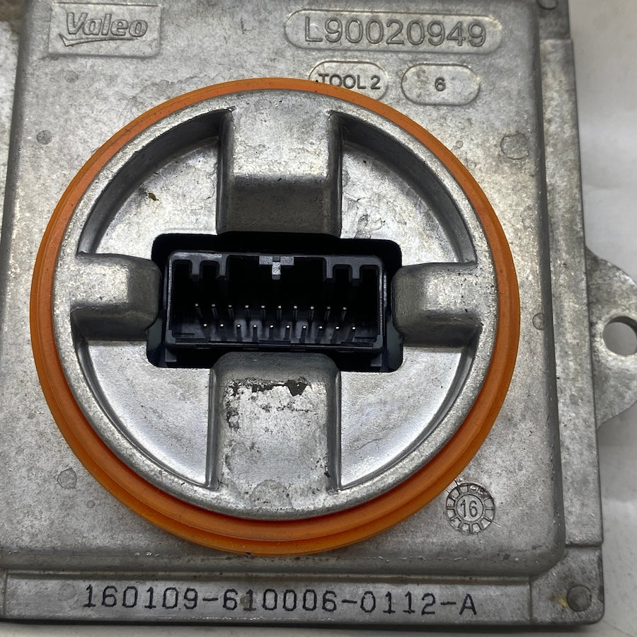 Xenon far beyni – Jeep Grand Cherokee araçlarına uygun orijinal çıkma parça.