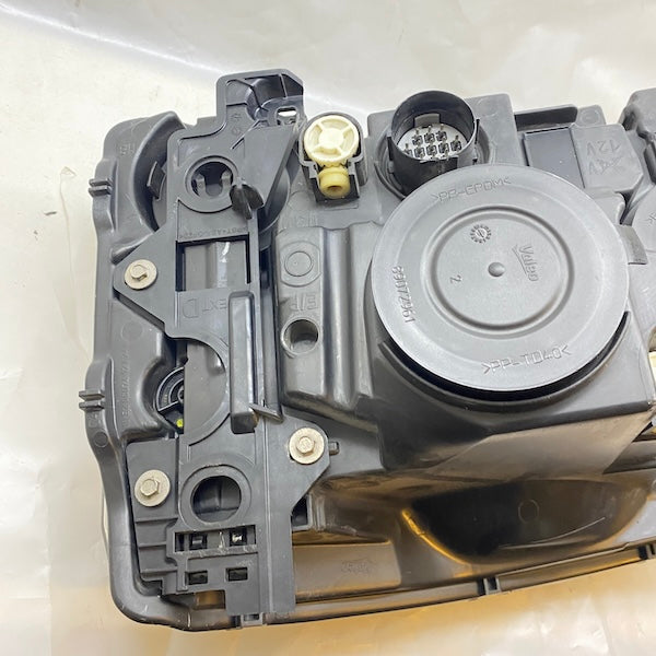 Land Rover Discovery 4 L319 Sağ Far AH22-13W029-MD En Uygun Oto Parça