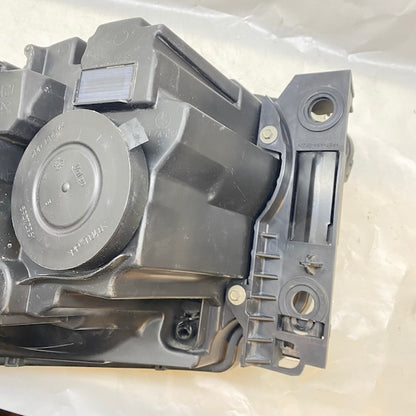 Land Rover Discovery 4 L319 Sağ Far AH22-13W029-MD En Uygun Oto Parça