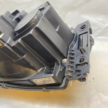 Land Rover Discovery 4 L319 Sağ Far AH22-13W029-MD En Uygun Oto Parça