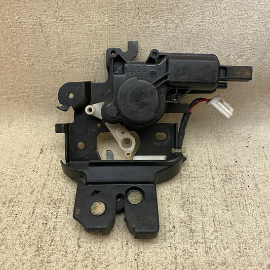 MAZDA 3 Bagaj Kilidi B33D-56-820