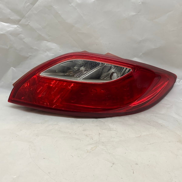 Mazda 2 Sağ Stop Lambası (Köşesi Kırık) Orijinal