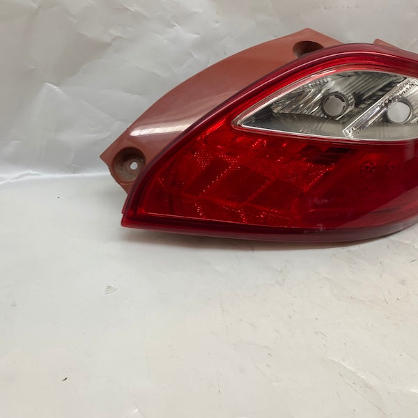 Mazda 2 Sağ Stop Lambası (Köşesi Kırık) Orijinal