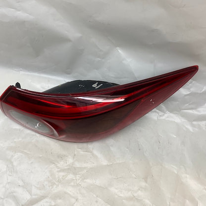 Mazda 3 Sedan Sağ Dış Stop Lambası (Çatlak Mevcut) Orijinal