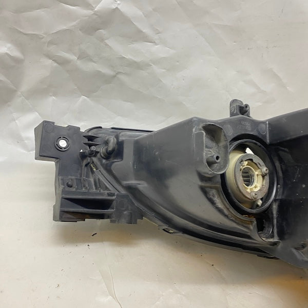 Mazda 3 Sol Far Sedan Orijinal Çıkma En Uygun Oto Parça