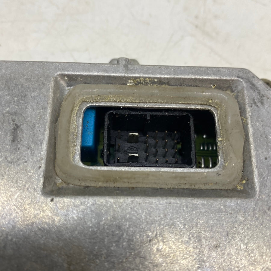Xenon far beyni – Mercedes A Serisi ve C Serisi araçlar için orijinal çıkma elektronik modül.