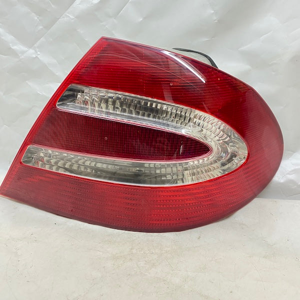 Mercedes CLK W209 Coupe Sağ Stop 03-09 A2098200264 Çıkma En Uygun Oto Parça