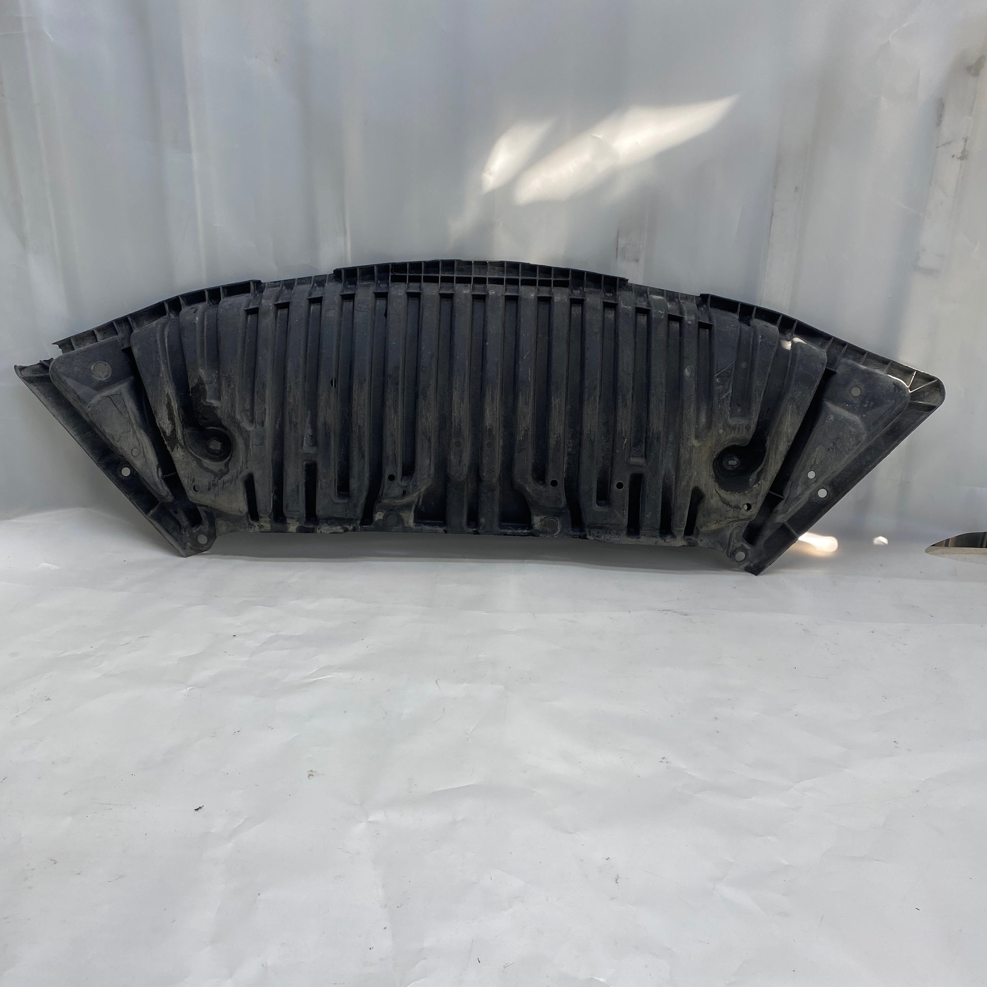 Mercedes C W204 W207 Ön Tampon Alt Muhafaza A2045200723 - En Uygun Oto Parça
