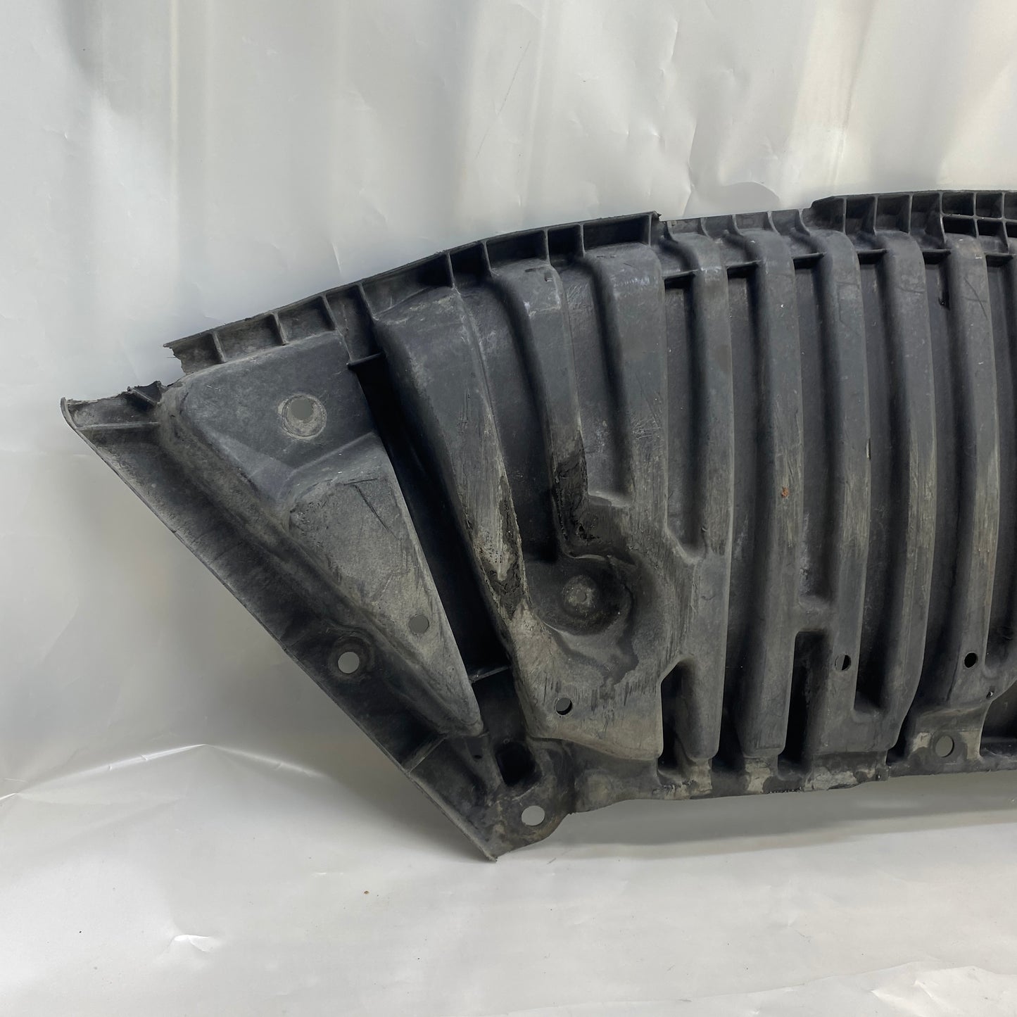 Mercedes C W204 W207 Ön Tampon Alt Muhafaza A2045200723 - En Uygun Oto Parça