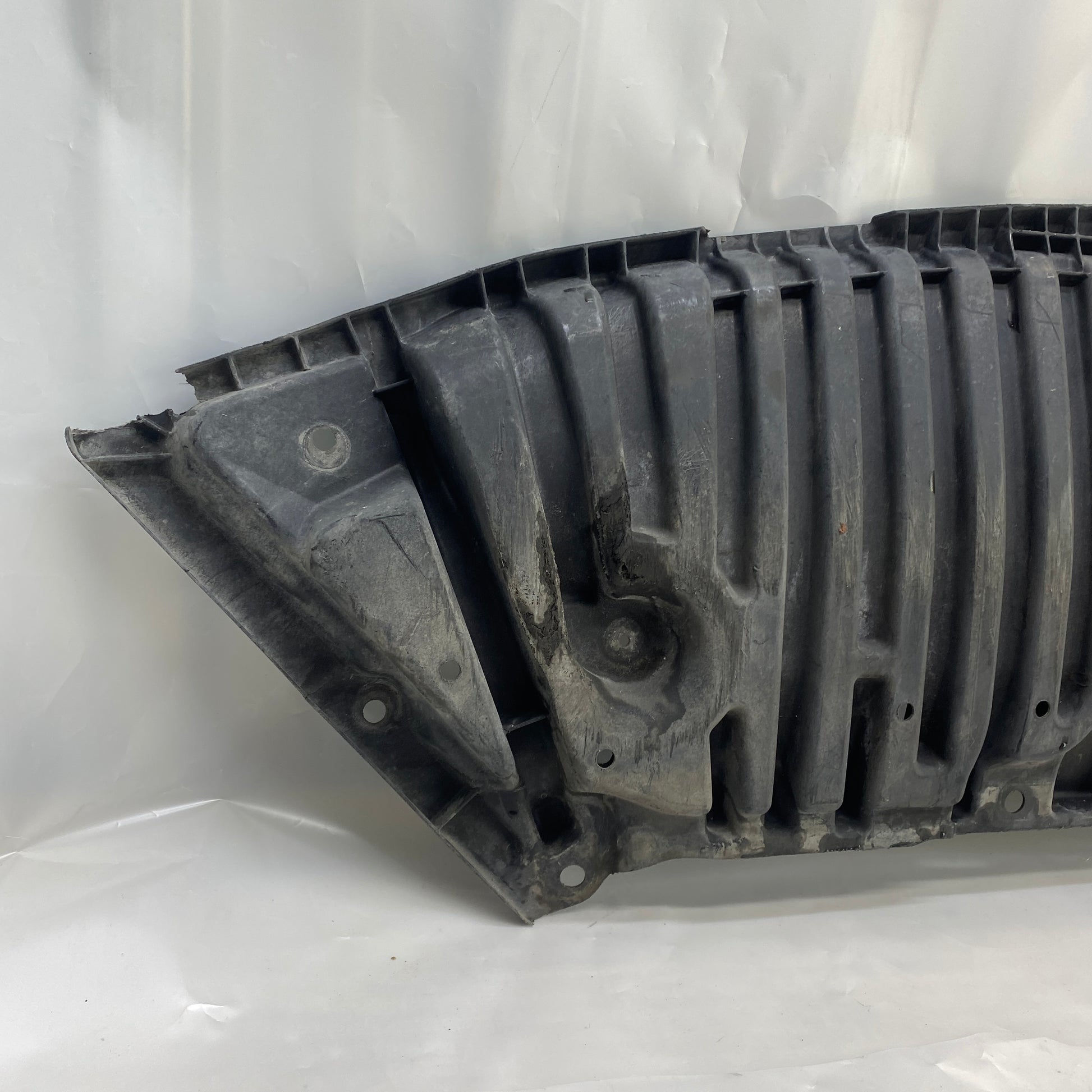 Mercedes C W204 W207 Ön Tampon Alt Muhafaza A2045200723 - En Uygun Oto Parça