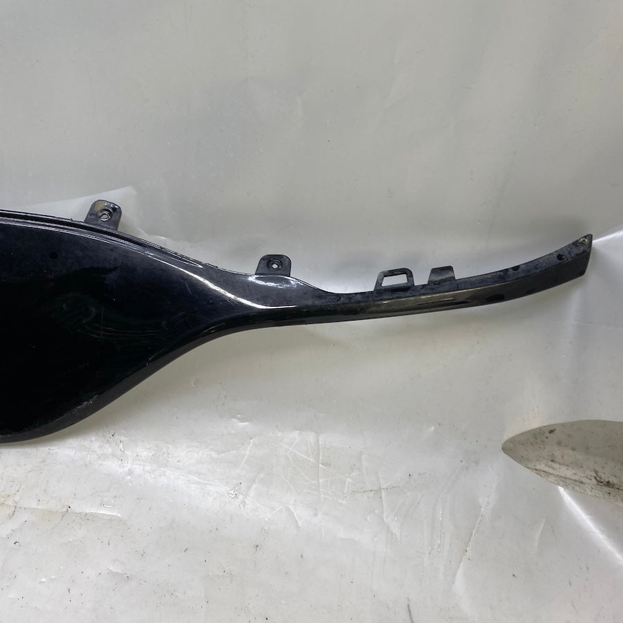 C Serisi W205 AMG arka tampon eki – Mercedes OEM çıkma difüzör parçası.