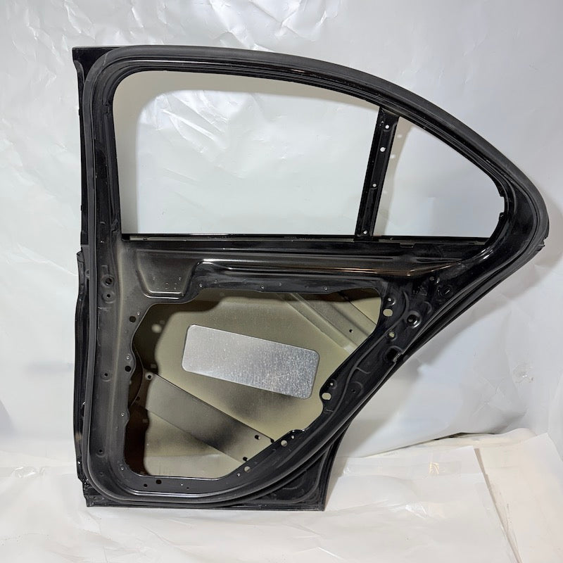 Mercedes C W205 Sağ Arka Kapı 2013-2020 A2057325118 En Uygun Oto Parça