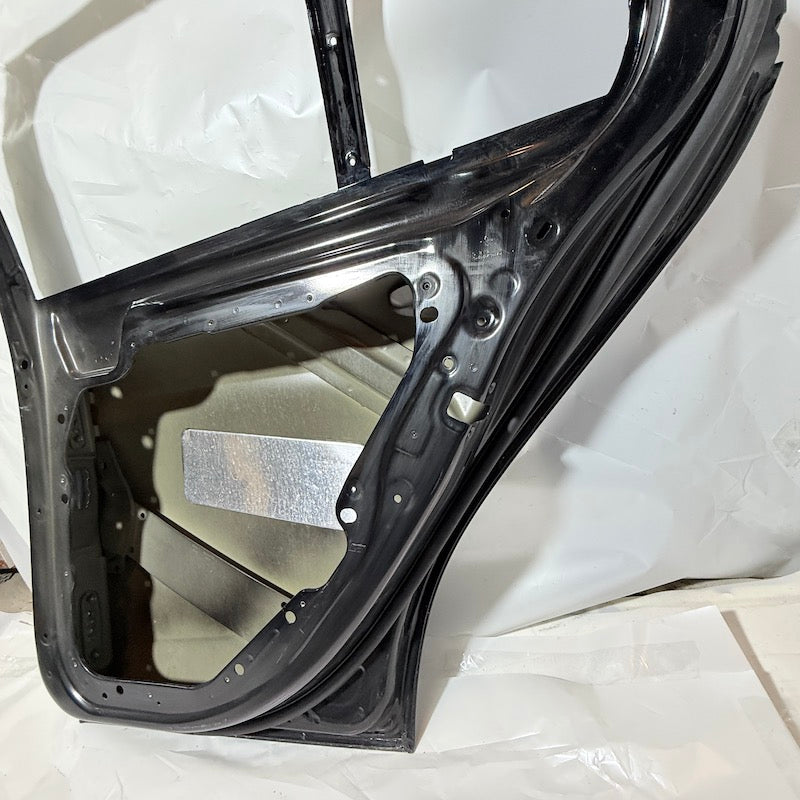 Mercedes C W205 Sağ Arka Kapı 2013-2020 A2057325118 En Uygun Oto Parça