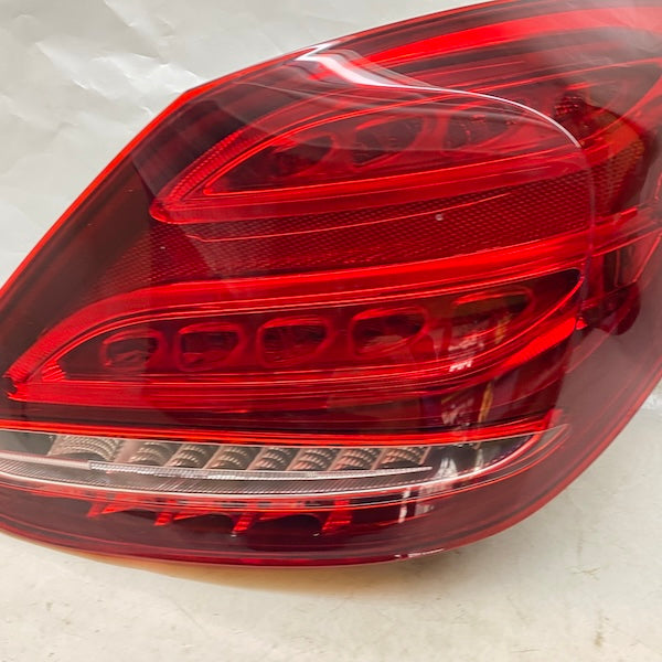 Mercedes C W205 Sağ Stop 14-18 A2058200457 İthal Çıkma En Uygun Oto Parça