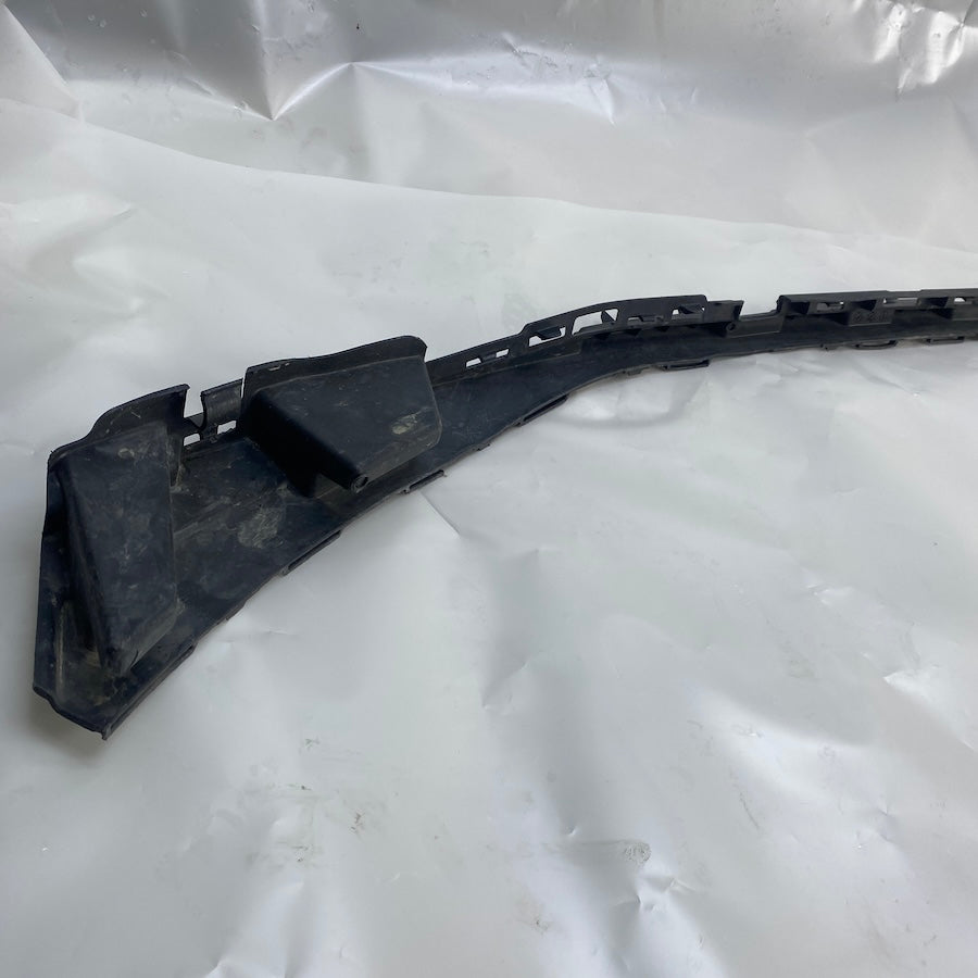 Mercedes C W206 Ön Tampon Alt Braket A2068858101