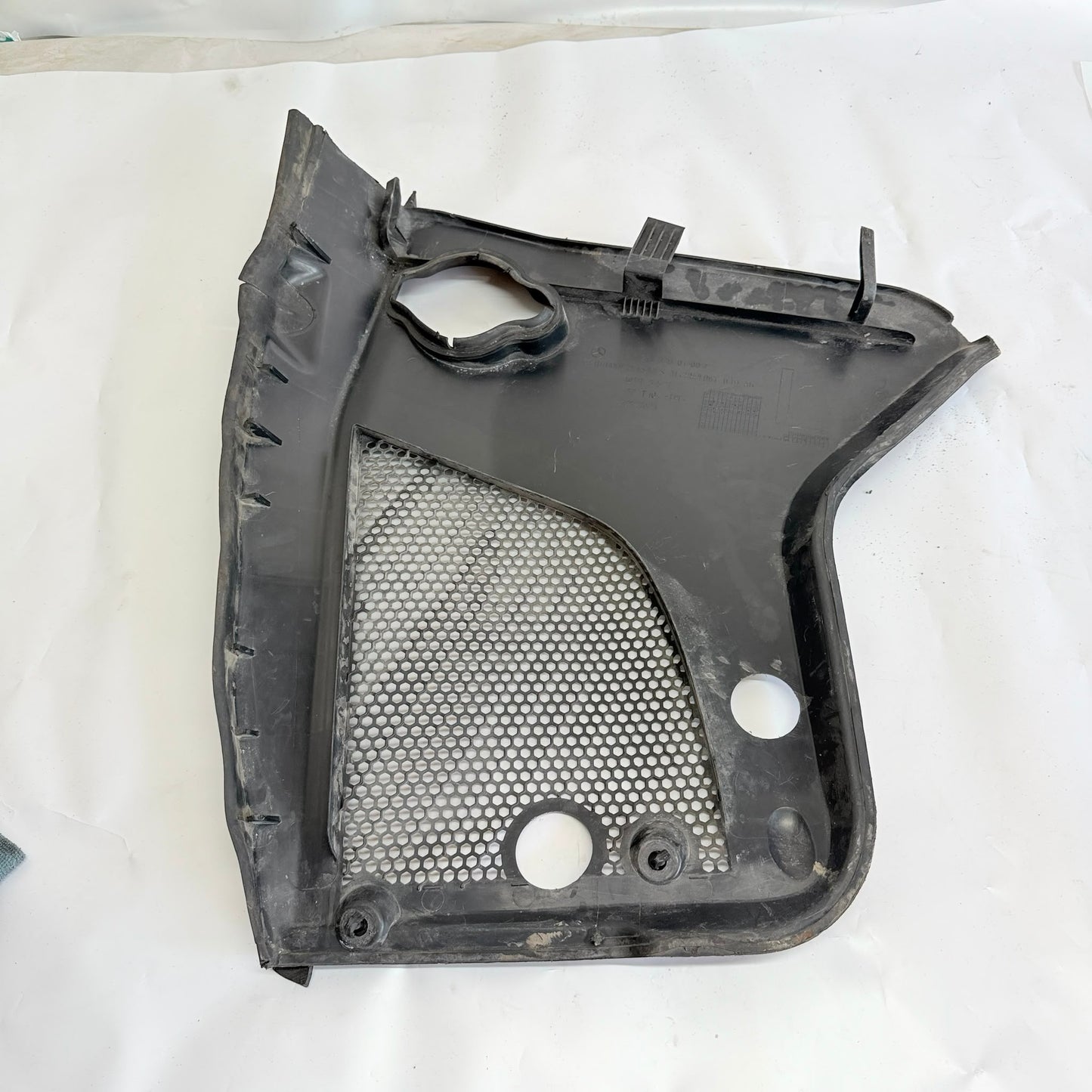Mercedes E-Class Ön Sol Yan Kaput Izgara Kapağı A2138300100