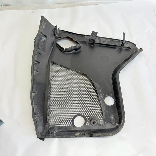 Mercedes E-Class Ön Sol Yan Kaput Izgara Kapağı A2138300100 En Uygun Oto Parça