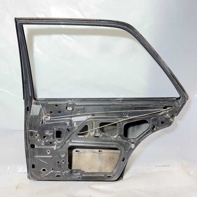 Mercedes E Serisi W124 Sağ Arka Kapı En Uygun Oto Parça