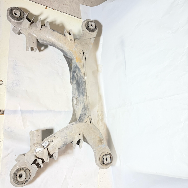 Mercedes E Serisi W211 Arka Travers Beşik Orijinal Çıkma En Uygun Oto Parça