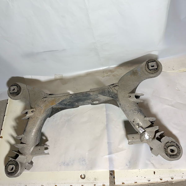 Mercedes E Serisi W211 Arka Travers Beşik Orijinal Çıkma En Uygun Oto Parça