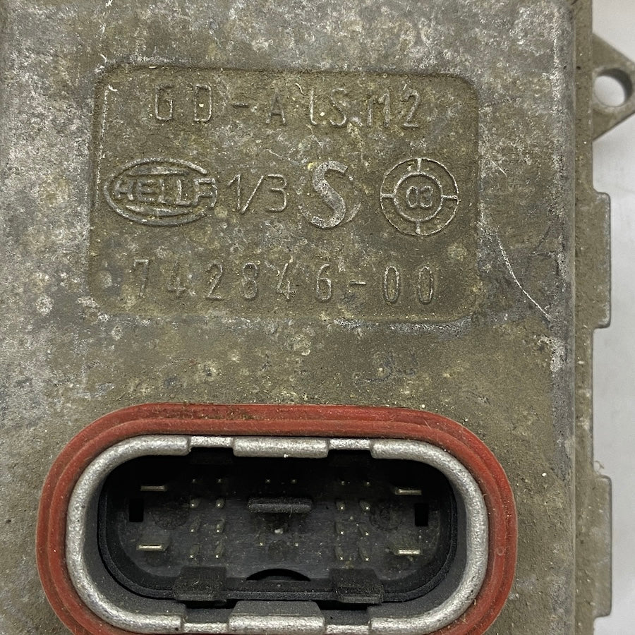 Mercedes W211 far kontrol ünitesi – çıkma OEM modül, A0038205826 numaralı.