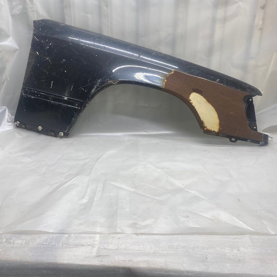 Mercedes E W124 Ön Sağ Çamurluk Orijinal Çıkma