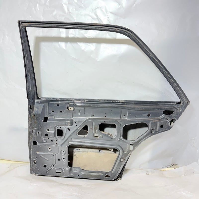 Mercedes E W124 Sağ Arka Kapı Orijinal Çıkma En Uygun Oto Parça