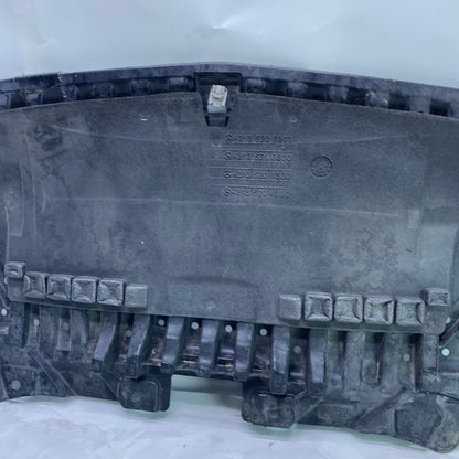 Mercedes E W213 Ön Tampon Alt Muhafaza Yarasa Bakaliti