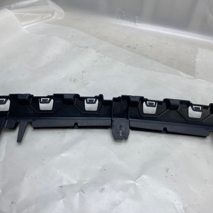 Mercedes E W213 Ön Tampon Ön Bağlantı Orta Braketi A2138854706 - En Uygun Oto Parça