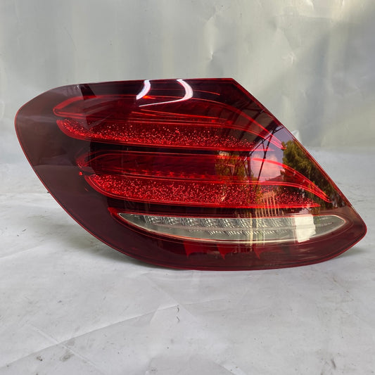 Mercedes E Serisi W213 sol stop lambası, orijinal çıkma parça, 2016-2019 model uyumlu.
