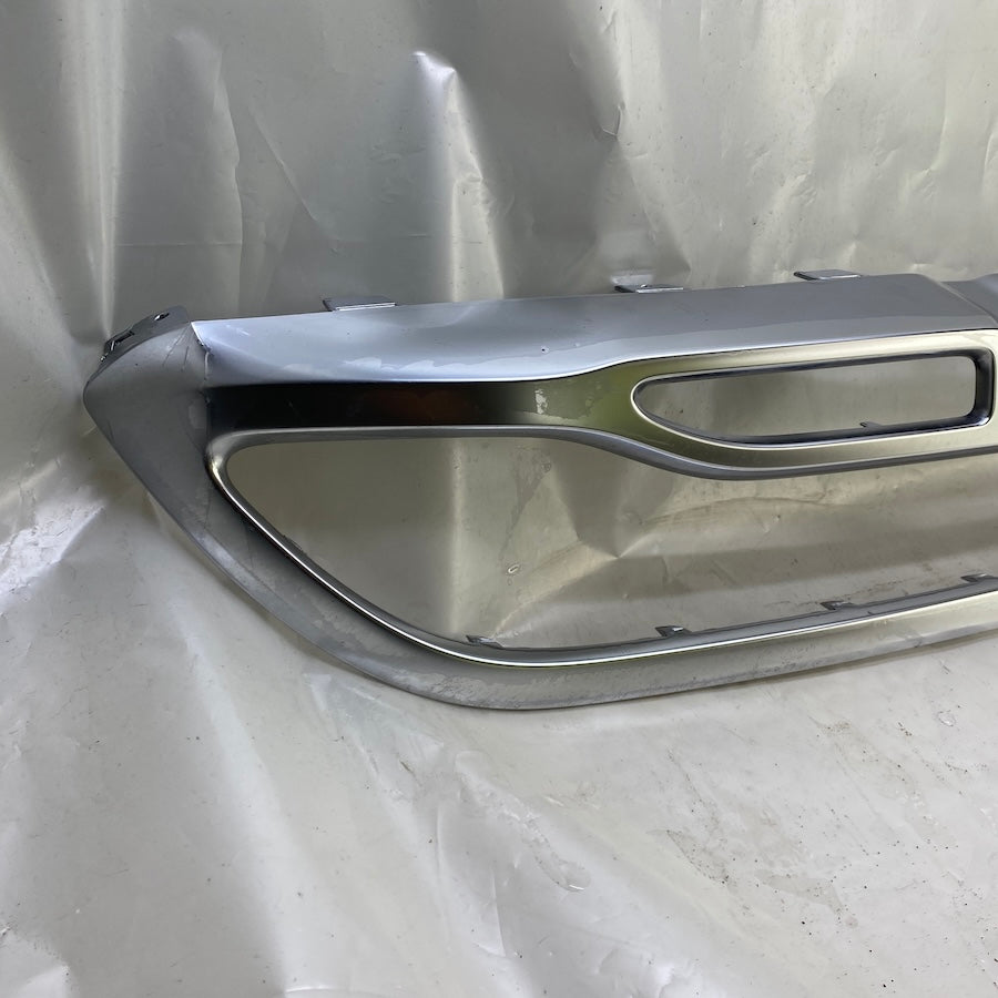 Mercedes GLA krom tampon detayı – A1568858200 parça numaralı çıkma ürün.
