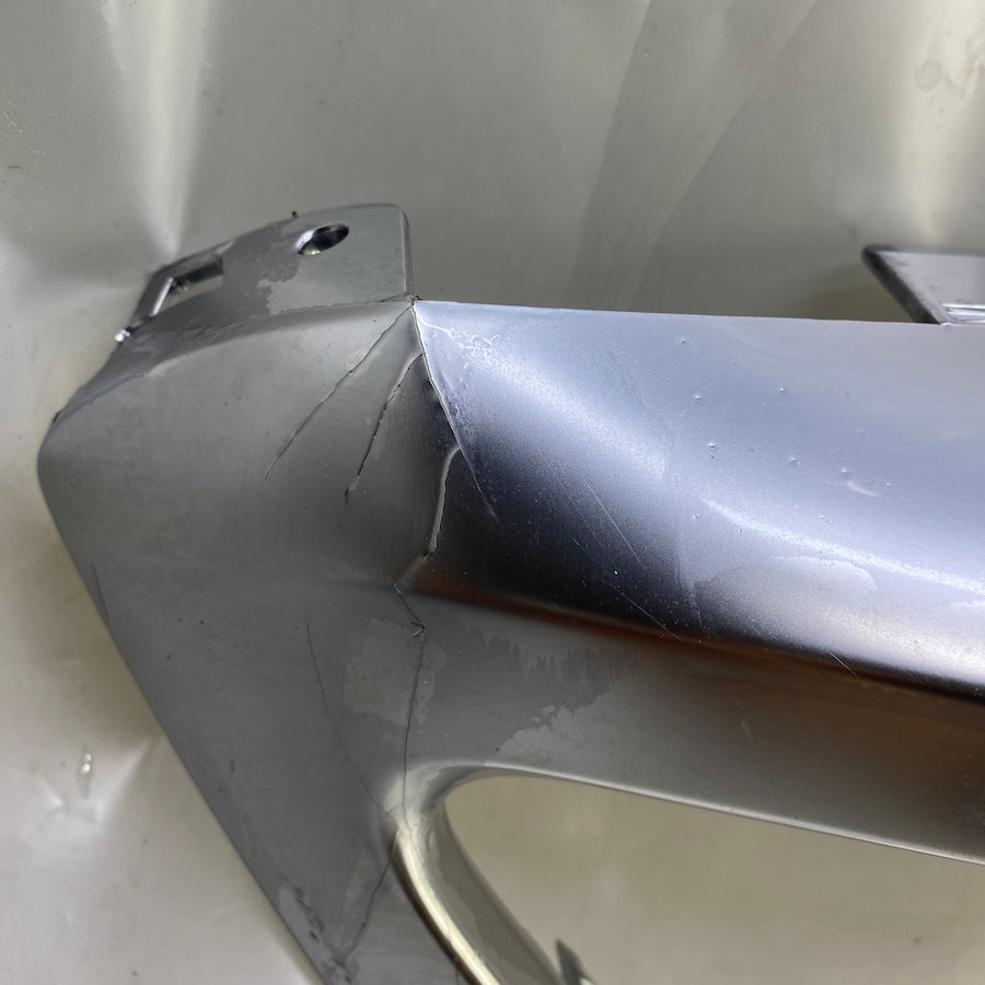 GLA serisi ön tampon nikelaj çıtası – Mercedes-Benz orijinal çıkma aksesuar.