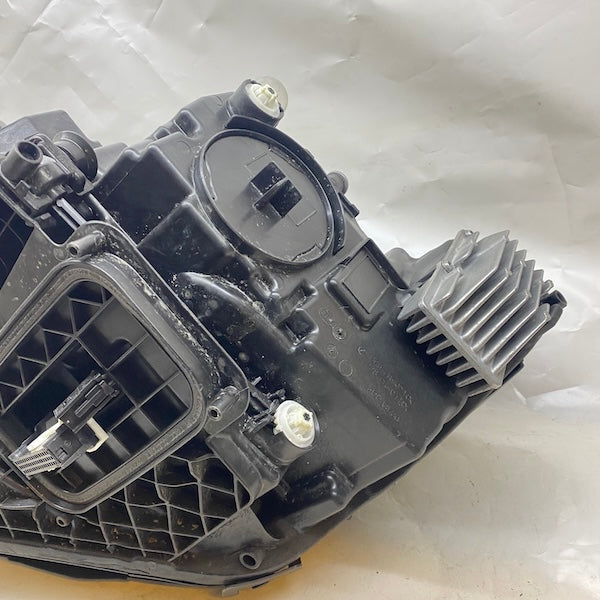 Mercedes GLA W247 Sağ Far A2479063605 En Uygun Oto Parça