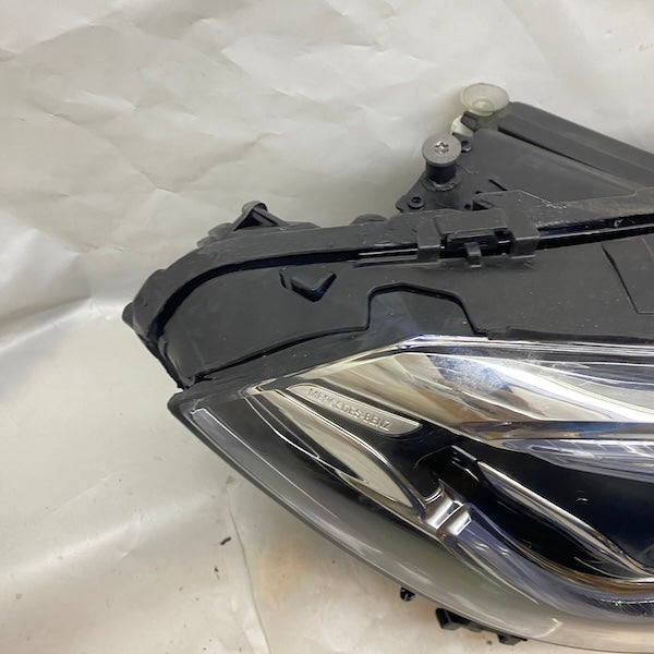 Mercedes GLA W247 Sağ Far A2479063605 En Uygun Oto Parça