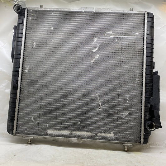 Mercedes G W463 Motor Su Radyatörü A4635000402Q2 Orijinal Çıkma En Uygun Oto Parça