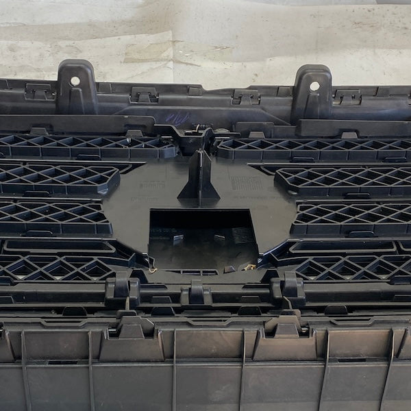 Mercedes G W463 Ön Panjur ve Far Çerçevesi Orijinal Çıkma En Uygun Oto Parça