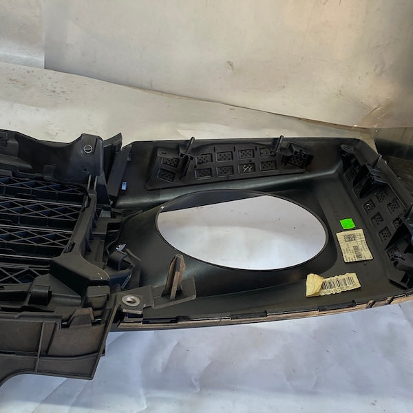 Mercedes G W463 Ön Panjur ve Far Çerçevesi Orijinal Çıkma En Uygun Oto Parça