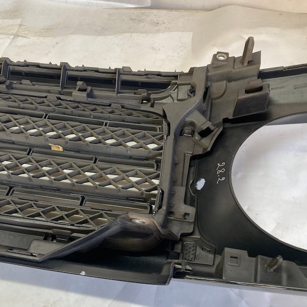 Mercedes G W463 Ön Panjur ve Far Çerçevesi Orijinal Çıkma En Uygun Oto Parça