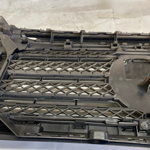 Mercedes G W463 Ön Panjur ve Far Çerçevesi Orijinal Çıkma En Uygun Oto Parça