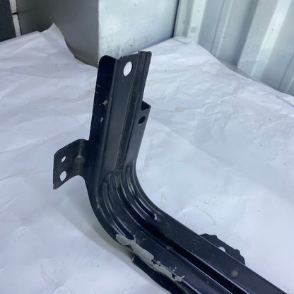 A4478800403 kodlu Mercedes Vito W447 orijinal çıkma radyatör alt sac parçası, kullanılmış ve sağlam durumda.
